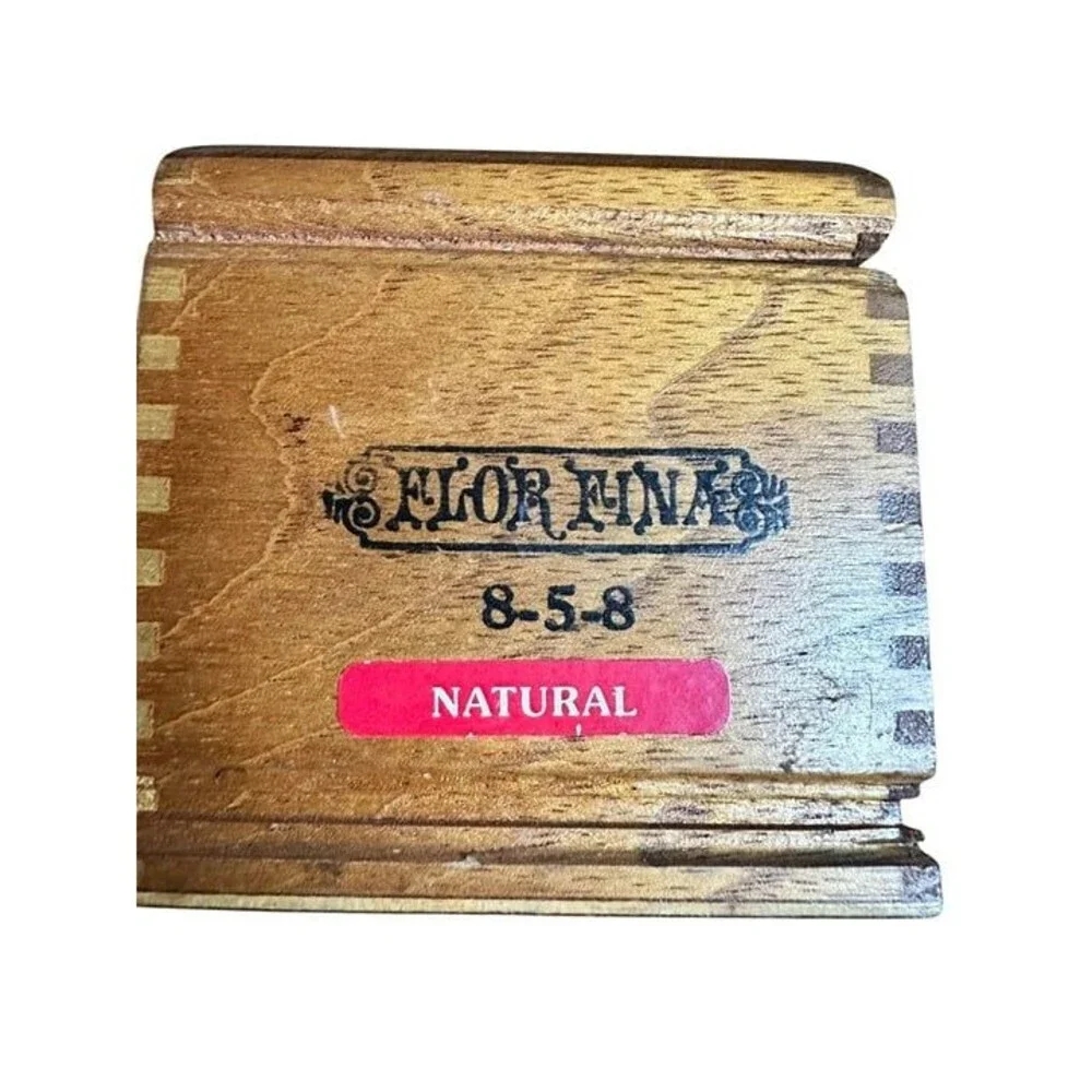 Vintage A-Fuente Flor Fina 8-5-8 Wooden Cigar Box Empty for 25 Cigars with Clasp - Picture 4 of 6